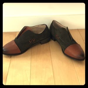 Two-toned slip-on oxfords.